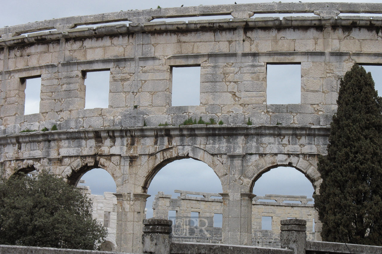 pula_amphitheater_02