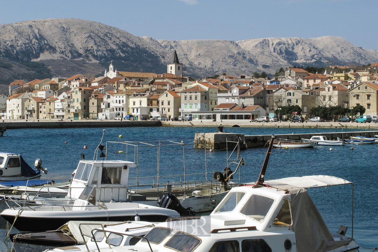 baska_13_hafen_stadt_berge