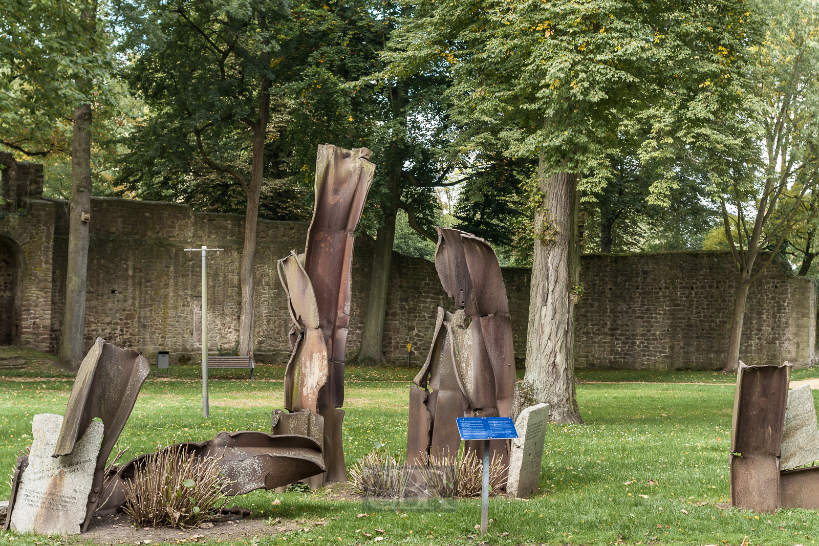 Bad Hersfeld - 'Schweißarbeiten' im Park der Stiftskirche