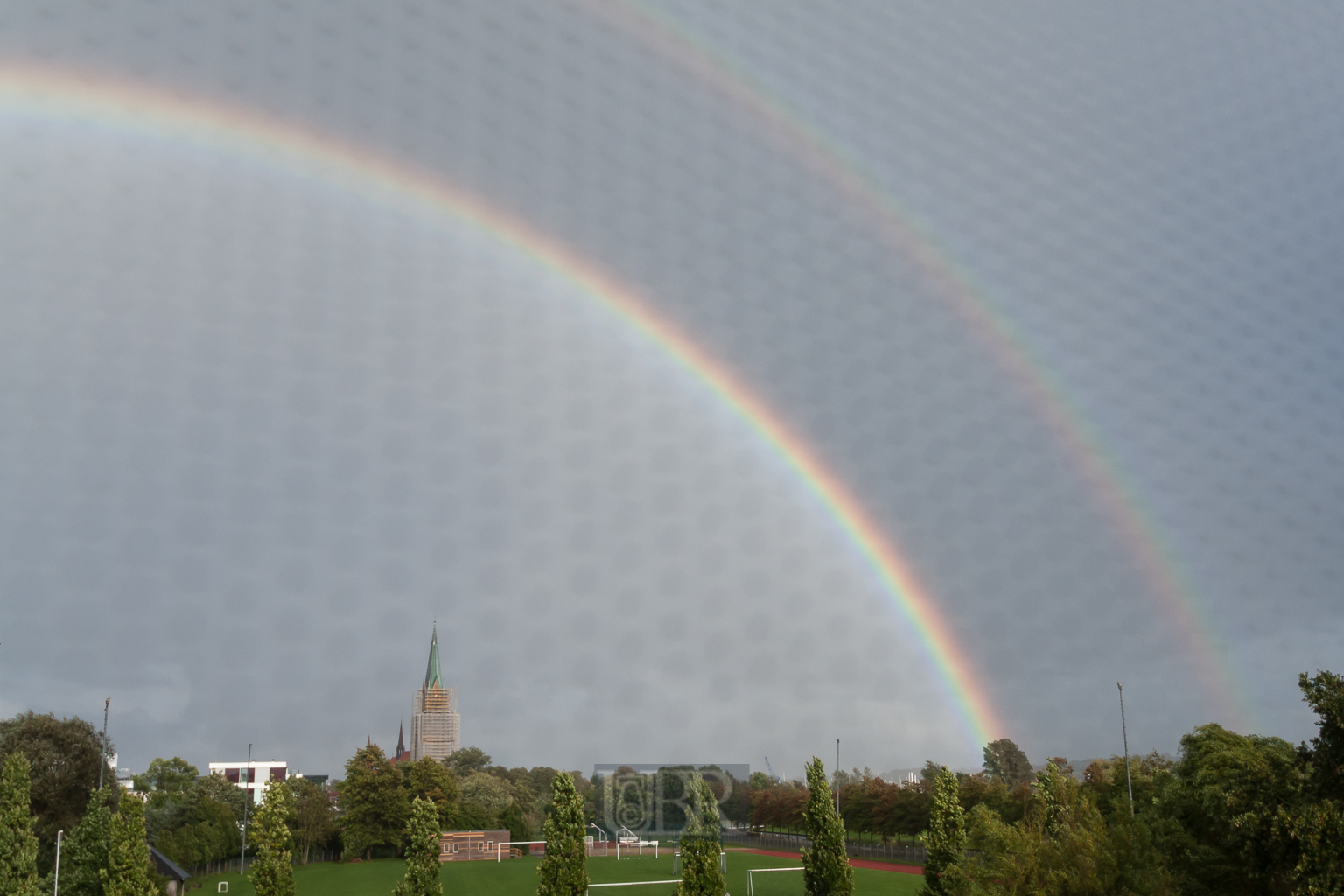 Regenbogen über dem Schleswiger Dom