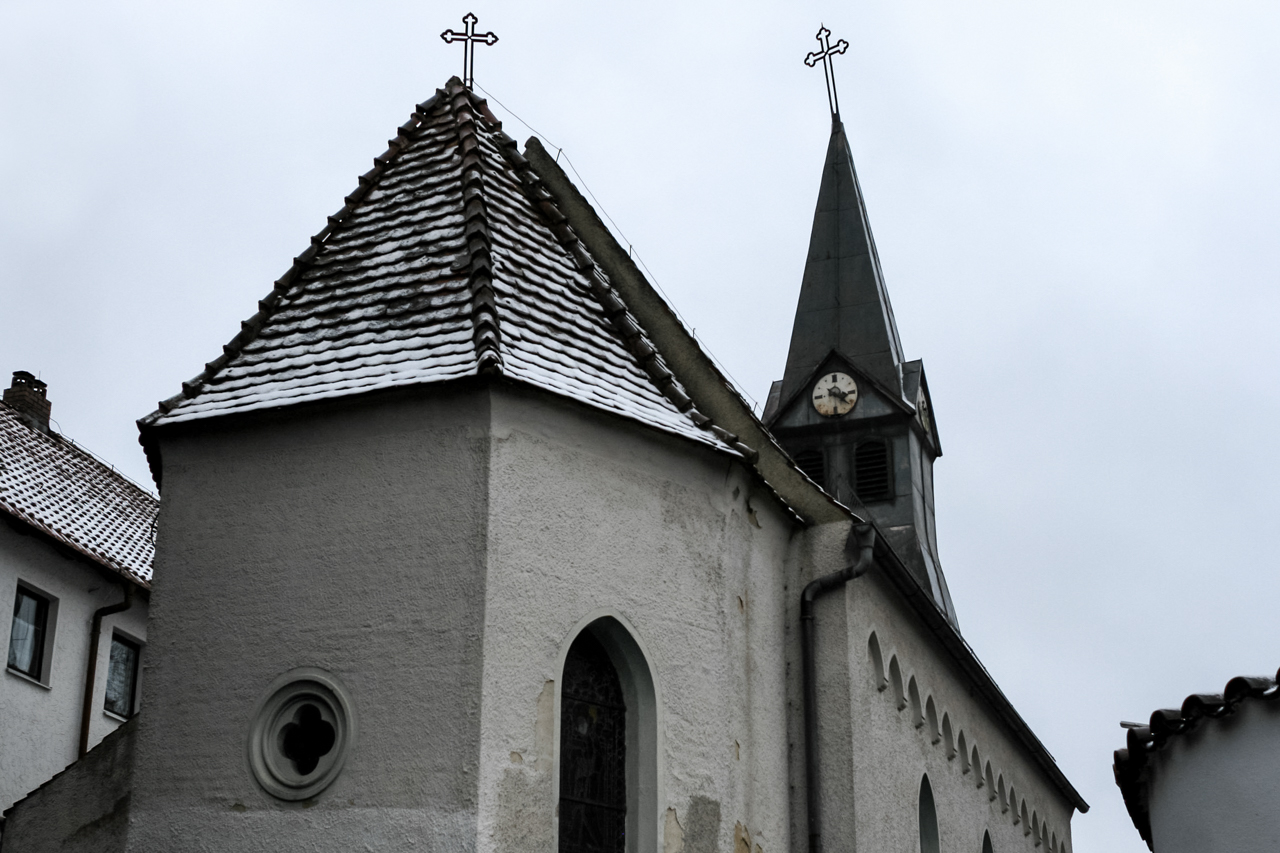 die Kirche im Ortsteil Blechhammer - renovierungbedürftig