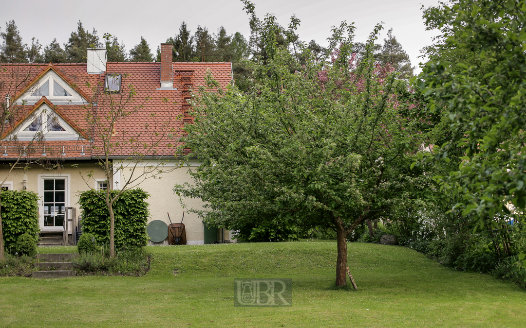 Blick auf's Haus vom Garten aus