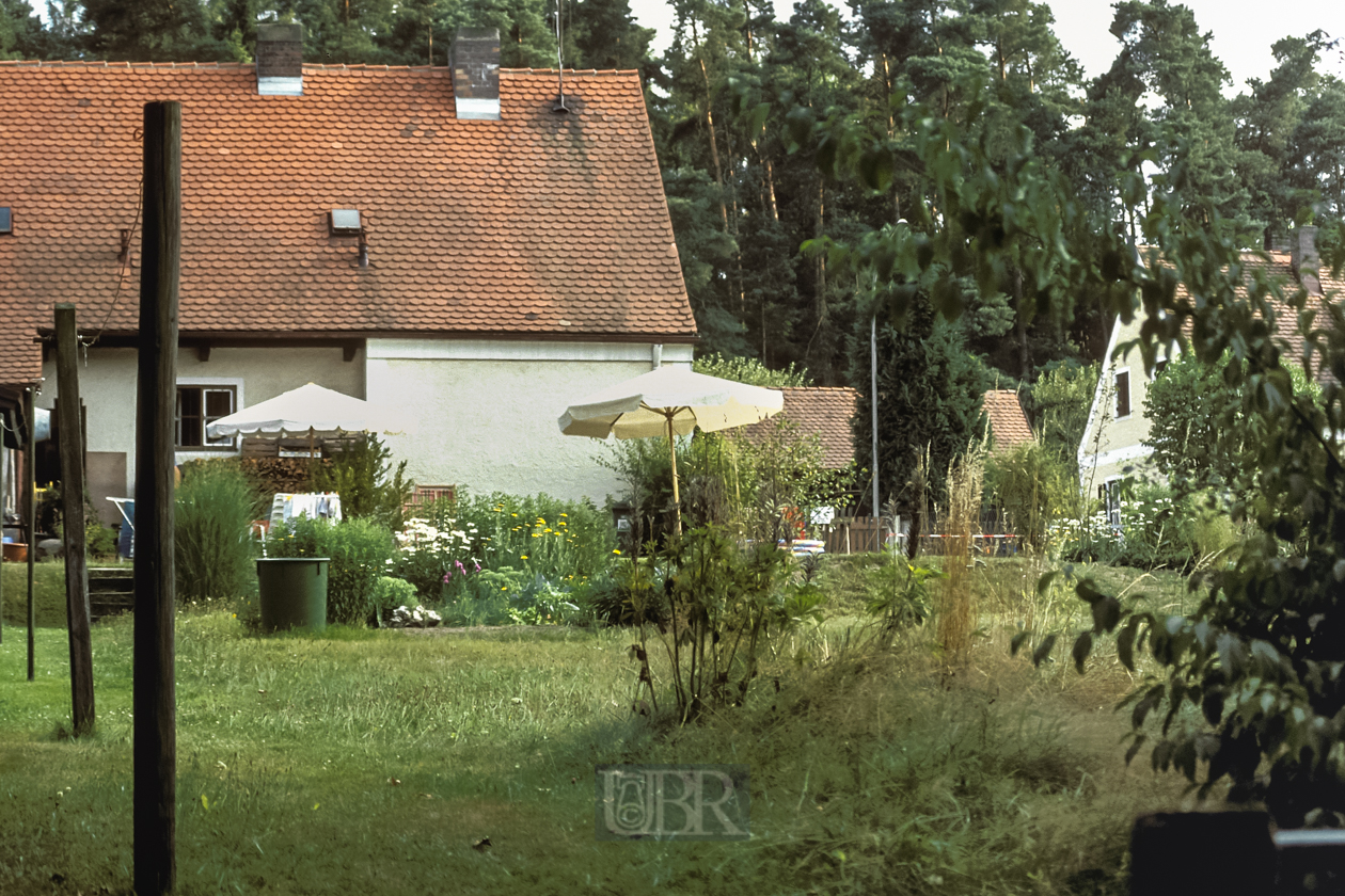 Sommer hinterm Haus und im Garten - 1995