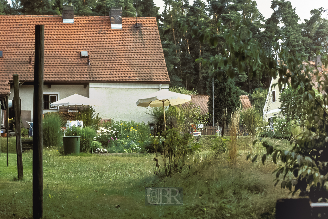 Sommer hinterm Haus und im Garten - 1995