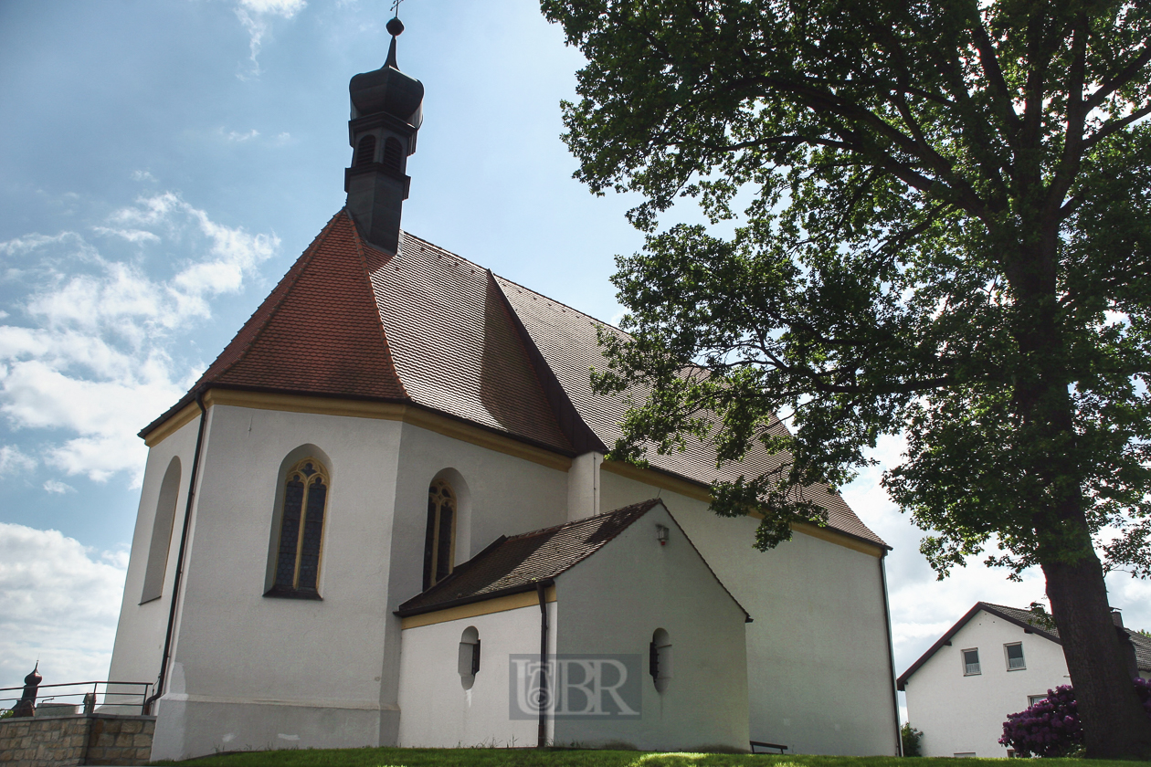 Kirche und Friedhof Bruck