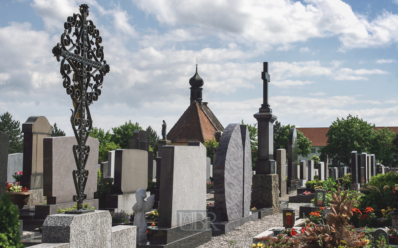 Kirche und Friedhof Bruck