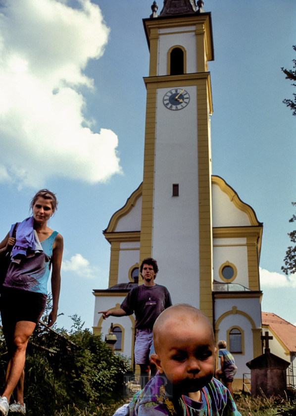 Vor der Kirche in Pleystein