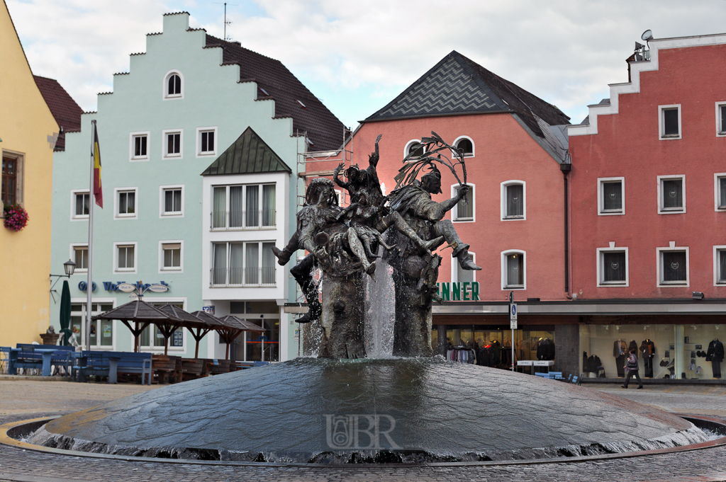 cham_marktplatz_brunnen