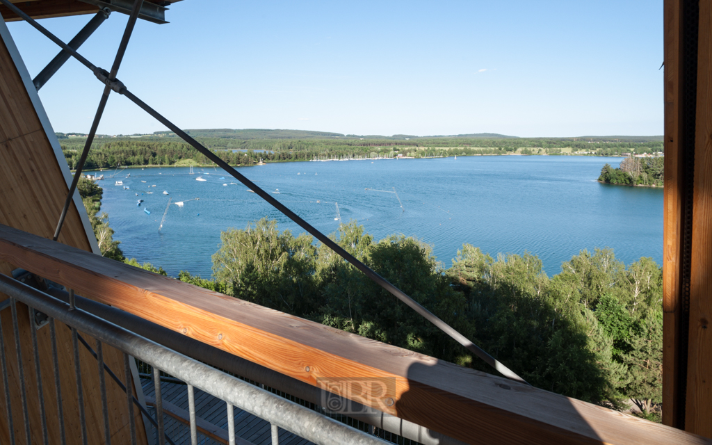 Eine Surfanlage auf dem Steinberger See