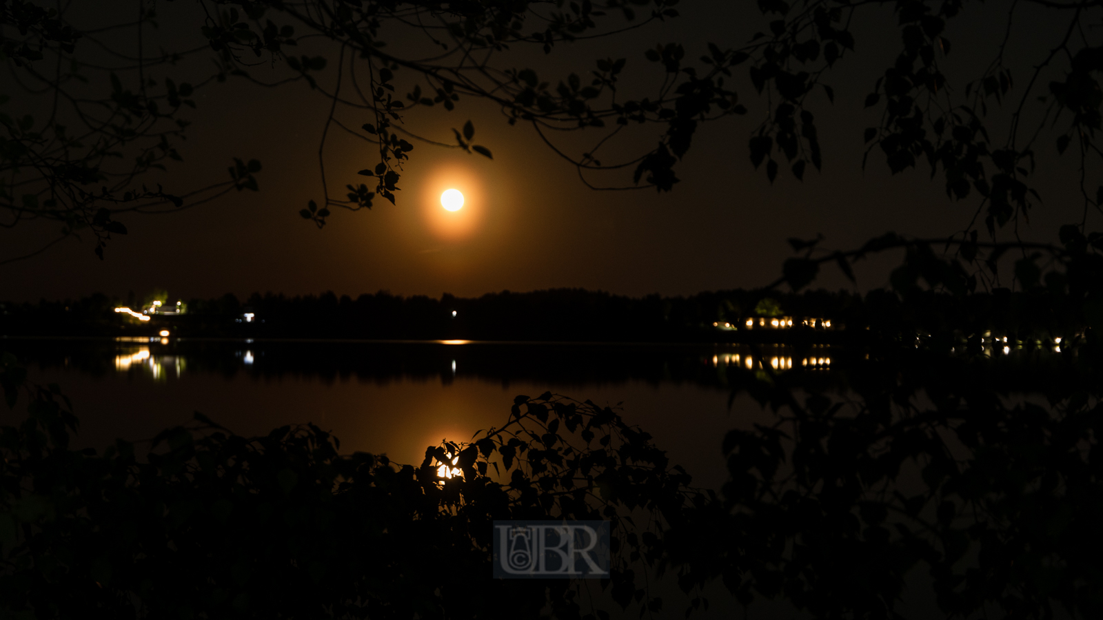 Aufnahmeeinstellungen:    63 mm   4,0 Sek. bei f / 5,6   ISO 640