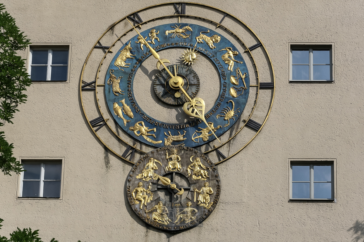 uhr_turm_stunden_tage