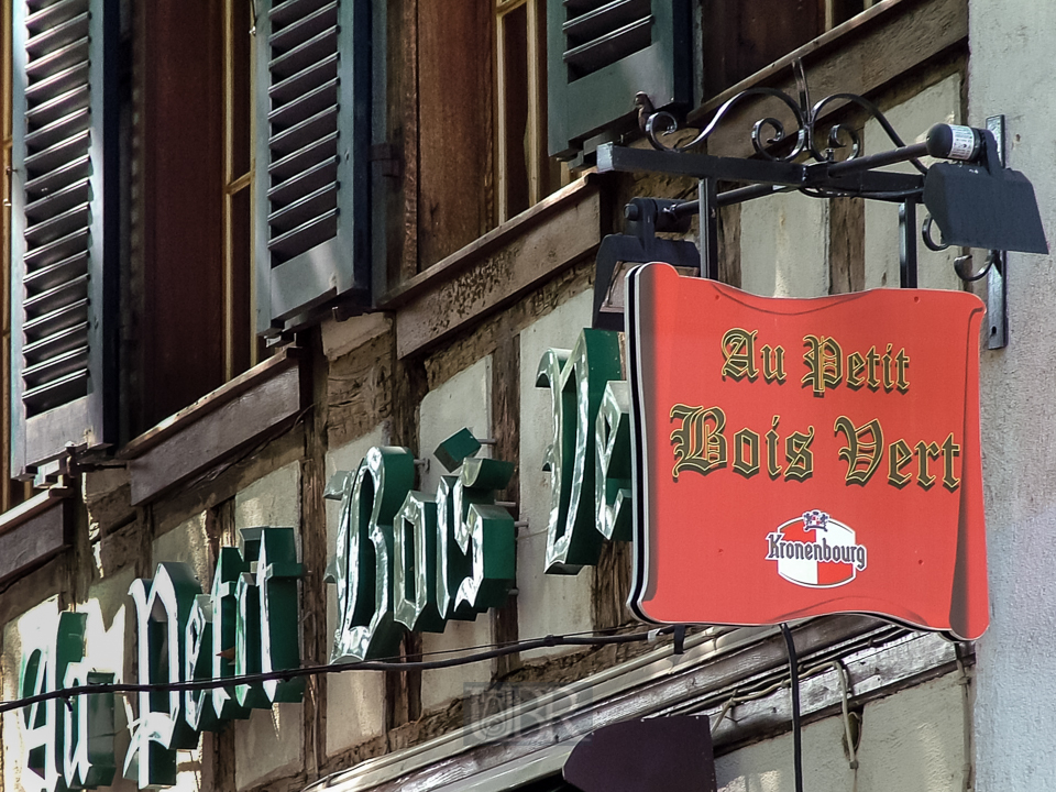 inn_signs_petit_bois_vert